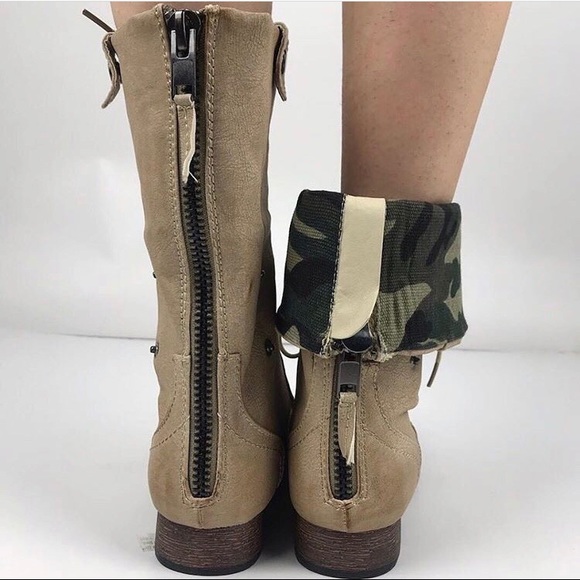 Bran new cammo boots Size: 7 1/2 - Picture 3 of 5
